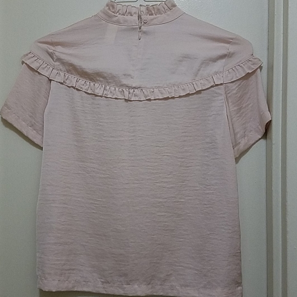 NWOT Light peach H&M Blouse with frills - Picture 8 of 9